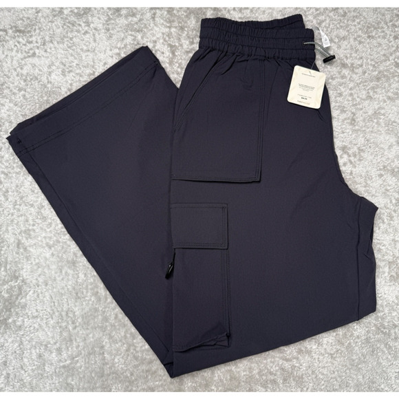 Fabletics The Heights Black Athletic Cargo Pants Womens Size M NWT - Picture 1 of 10